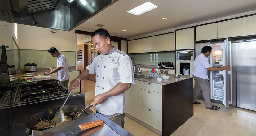 Pandawa Cliff Estate - The Pala - Chef in the kitchen